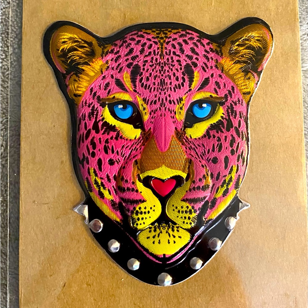 Vinyl puff sticker Leopard pink with leather collar